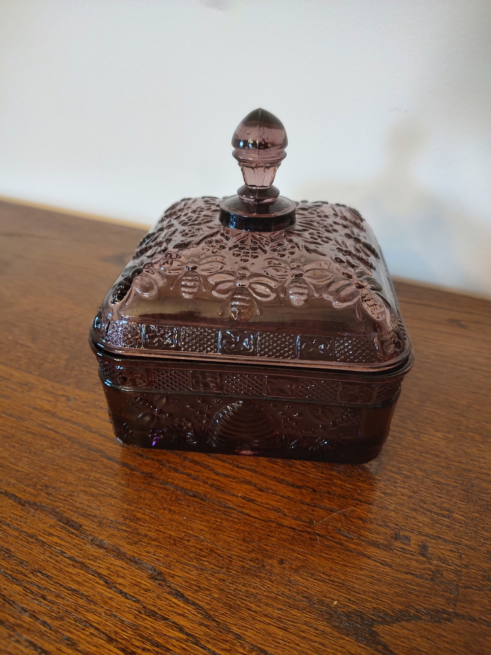 RARE Indiana Tiara Plum Amethyst Glass Honeybee Beehive Trinket Box